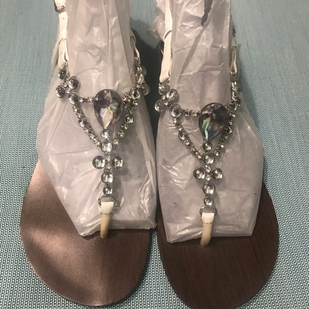 White sandals - Picture 2 of 5